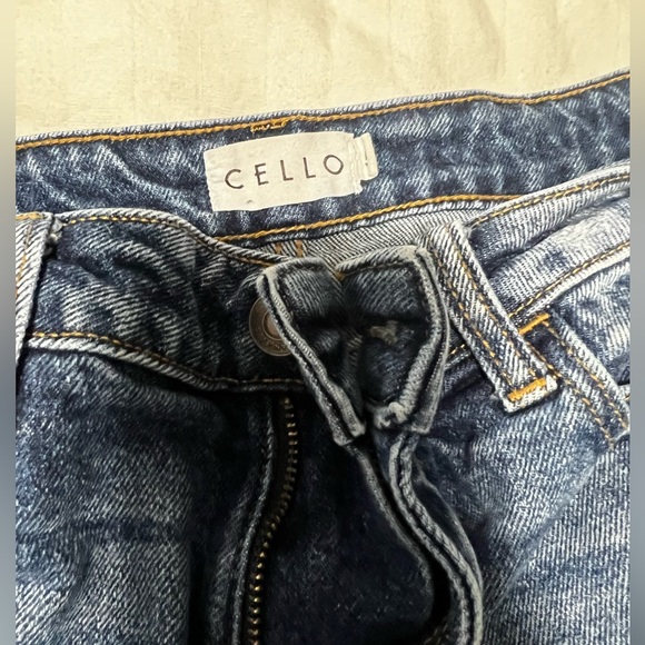 Distressed Jeans - Picture 4 of 7